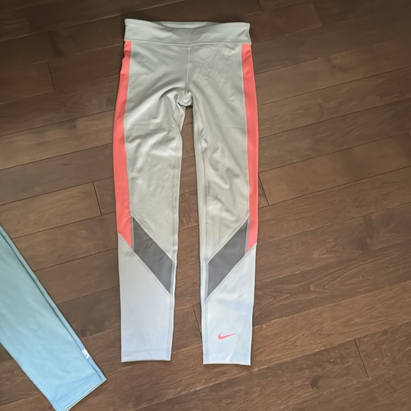 2 pair of Nike leggings! Size youth Large - Picture 3 of 7